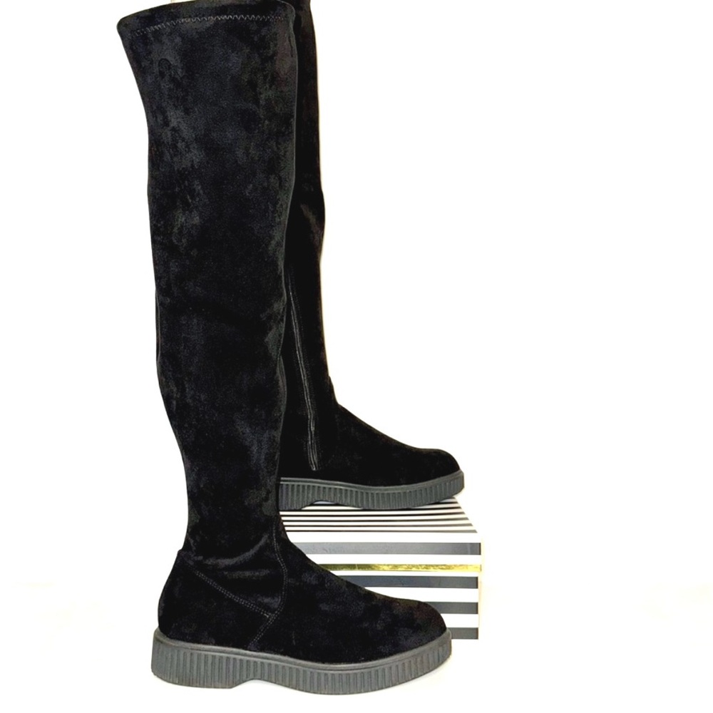 NWOT-Le Chateau Stretch Faux-Suede Over the Knee Round Toe Boots w Chunky Sole